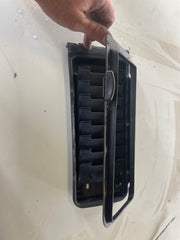 Late cassette tray, hinge assembly
